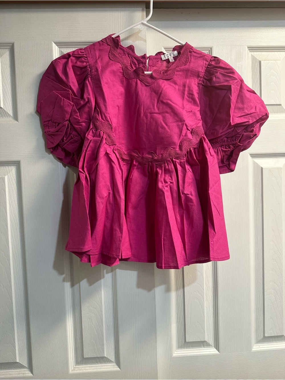 TCEC Fuchsia Puff-Sleeve Peplum Top